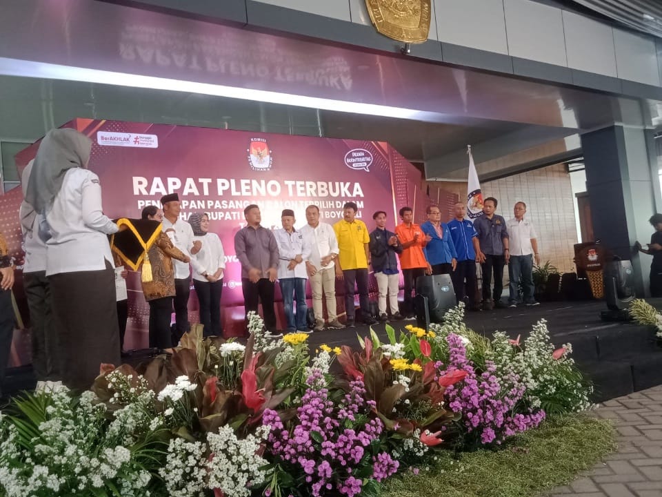 KPU Boyolali tetapkan Agus Irawan-Dwi Fajar Nirwana sebagai Bupati dan Wakil Bupati terpilih KPU Boyolali tetapkan Agus Irawan-Dwi Fajar Nirwana sebagai Bupati dan Wakil Bupati terpilih