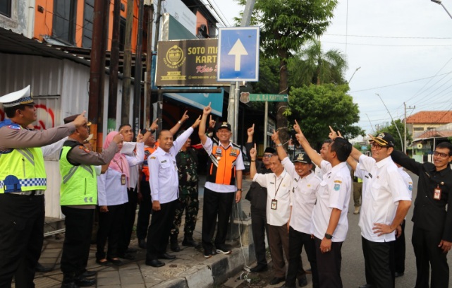 Rekayasa lalu lintas satu arah Jl RA Kartini dan Jl Cempaka, Tegal diuji coba Rekayasa lalu lintas satu arah Jl RA Kartini dan Jl Cempaka, Tegal diuji coba