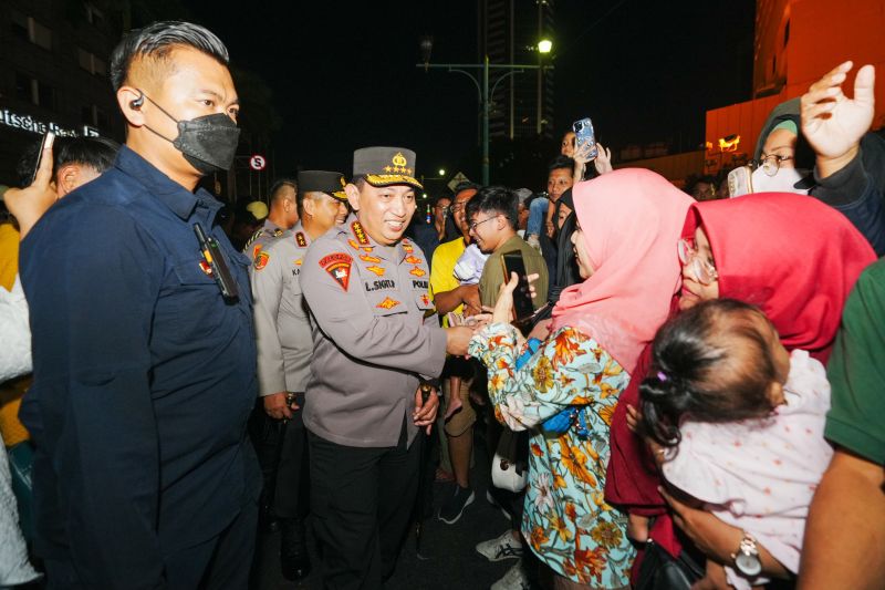 Kapolri cek langsung pengamanan acara Tahun Baru 2025 di Bundaran HI Kapolri cek langsung pengamanan acara Tahun Baru 2025 di Bundaran HI