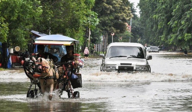 Usai lintasi banjir, pancing rem mobil agar bisa prima kembali Usai lintasi banjir, pancing rem mobil agar bisa prima kembali