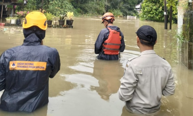 Banjir landa Aceh dan Sumatera Utara Banjir landa Aceh dan Sumatera Utara