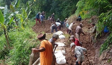Cianjur prioritaskan perbaikan irigasi rusak akibat longsor Cianjur prioritaskan perbaikan irigasi rusak akibat longsor