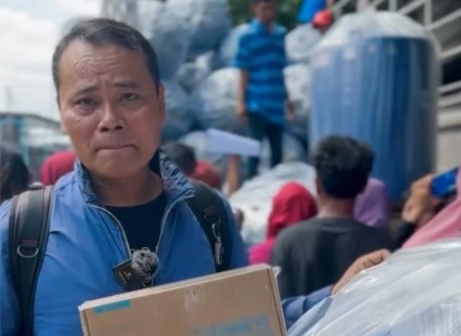 PAM JAYA salurkan bantuan tandon air di RW 10 Pademangan Timur PAM JAYA salurkan bantuan tandon air di RW 10 Pademangan Timur