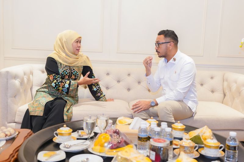 Khofifah dan Giring diskusikan pengembangan area Majapahit di Trowulan Khofifah dan Giring diskusikan pengembangan area Majapahit di Trowulan
