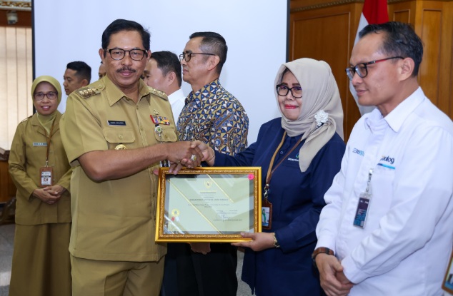 Berhasil kendalikan inflasi, Pemprov Jateng beri penghargaan kepada 12 anggota TPID eksternal Berhasil kendalikan inflasi, Pemprov Jateng beri penghargaan kepada 12 anggota TPID eksternalÂ