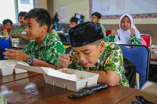 Empat satuan pelayanan di DKI distribusikan makanan bergizi gratis Empat satuan pelayanan di DKI distribusikan makanan bergizi gratis