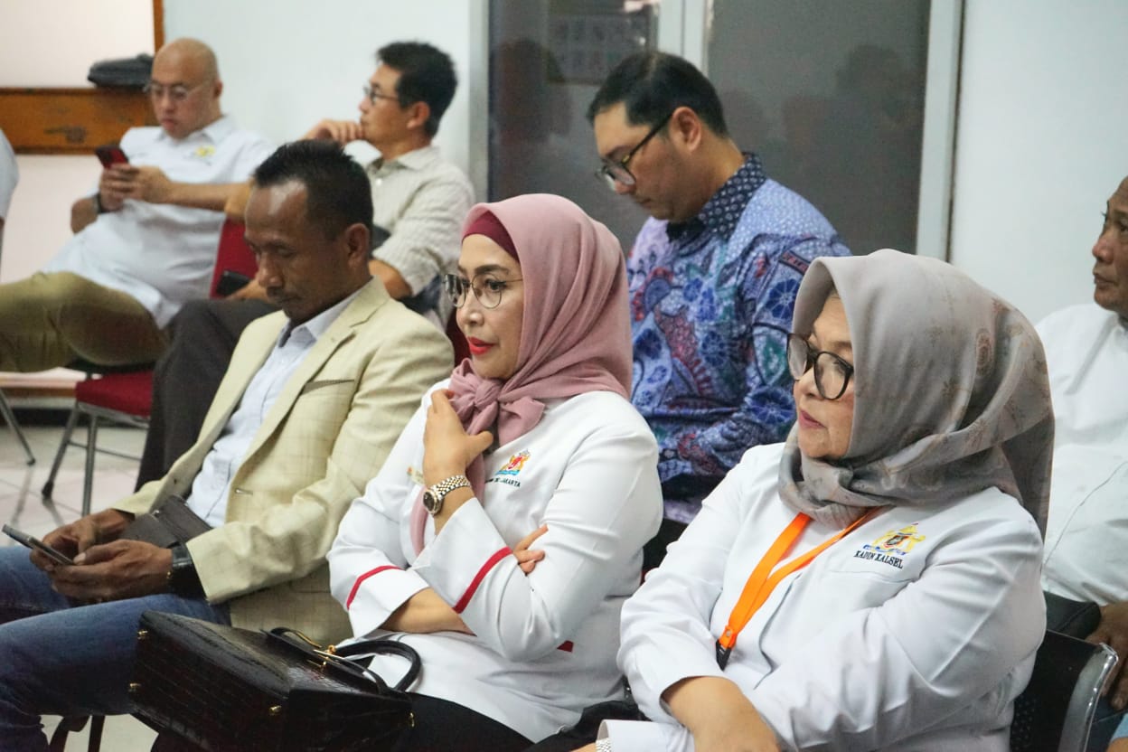 Kadin DKI & 14 Kadin Provinsi yakin mediasi capai titik temu satukan Kadin Indonesia Kadin DKI & 14 Kadin Provinsi yakin mediasi capai titik temu satukan Kadin Indonesia
