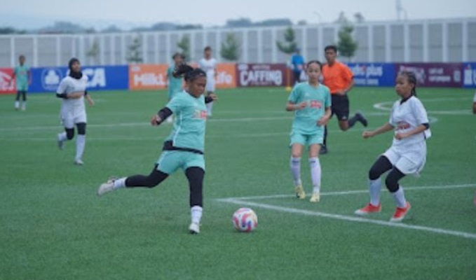 Pelatih dan pemain Timnas Putri saksikan gelaran MilkLife Soccer Challenge All-Stars Pelatih dan pemain Timnas Putri saksikan gelaran MilkLife Soccer Challenge All-Stars
