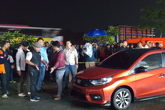 Keluarga korban hadir dalam rekonstruksi penembakan di Tol Tangerang