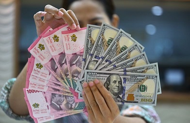 Rupiah pada Selasa pagi menguat Rp16.166 per dolar AS Rupiah pada Selasa pagi menguat Rp16.166 per dolar AS