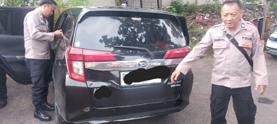 Viral, petugas amankan mobil pelaku kejahatan di Tol Cipularang Viral, petugas amankan mobil pelaku kejahatan di Tol Cipularang