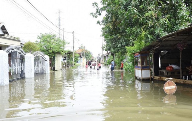 Ribuan rumah di Pasuruan masih terendam banjir Ribuan rumah di Pasuruan masih terendam banjir