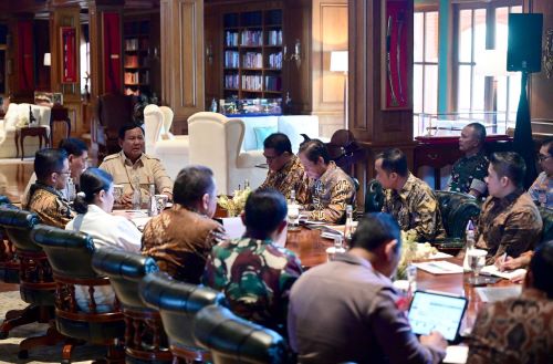 Gelar ratas, Presiden ingin pengelolaan lahan sesuai aturan Gelar ratas, Presiden ingin pengelolaan lahan sesuai aturan