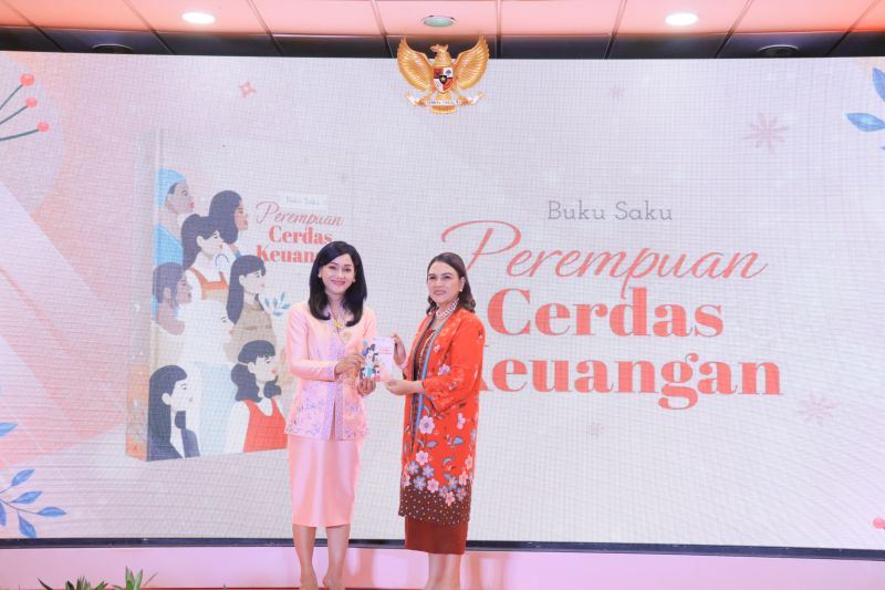 OJK-IIPOJK rilis buku saku guna tingkatkan literasi keuangan perempuan OJK-IIPOJK rilis buku saku guna tingkatkan literasi keuangan perempuan