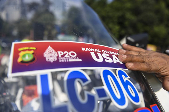 Polda Metro tegur petugas patwal mobil RI 36 yang tunjuk sopir taksi