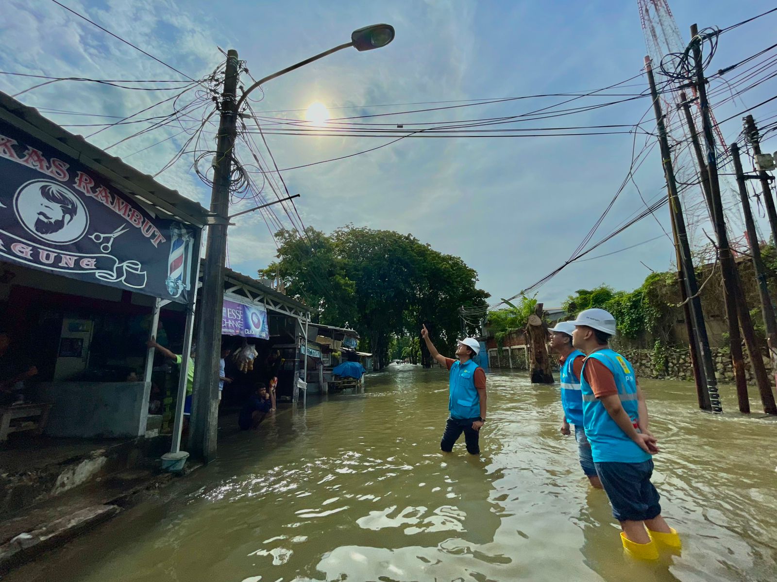 Banjir Jakarta, PLN lakukan pemadaman listrik sementara Banjir Jakarta, PLN lakukan pemadaman listrik sementara