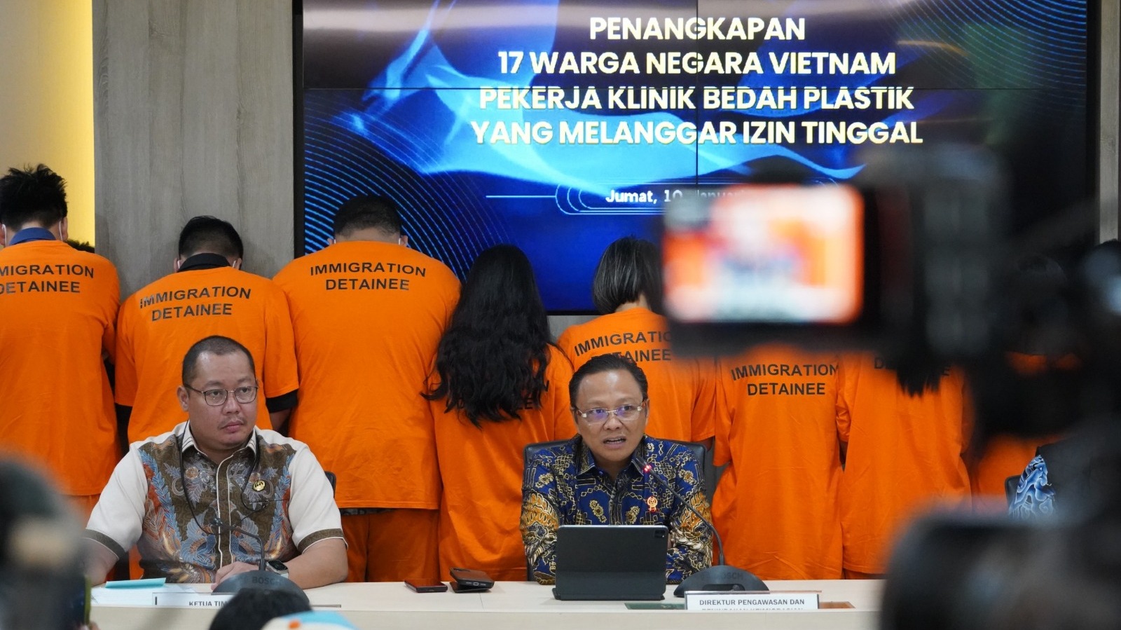 Salahgunakan izin tinggal, Imigrasi amankan sebanyak 17 WN Vietnam di Jakarta Utara