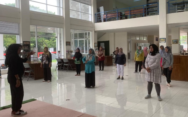 Perpustakaan Brebes kemas program literasi lewat line dance Perpustakaan Brebes kemas program literasi lewat line dance