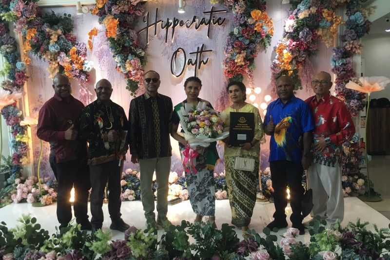 YPMAK bangga lahirkan perempuan pertama Suku Amungme jadi dokter