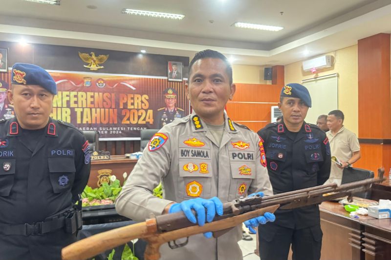 Polda Sulteng sita lima senpi dan 18 bom rakitan selama 2024