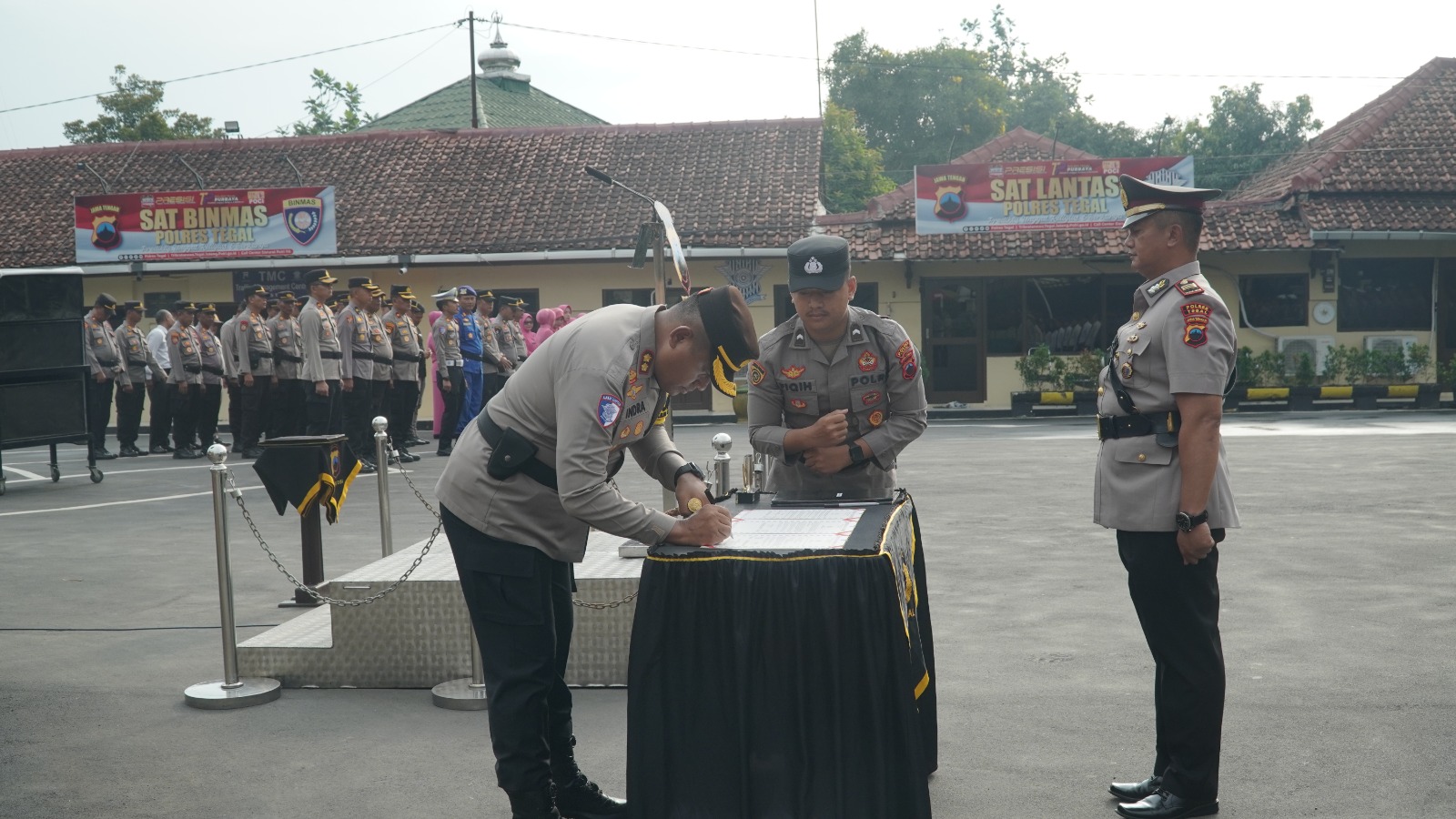 Kapolres Tegal pimpin sertijab Kasat Samapta, Kasi Propam dan Kapolsek Pangkah Kapolres Tegal pimpin sertijab Kasat Samapta, Kasi Propam dan Kapolsek Pangkah