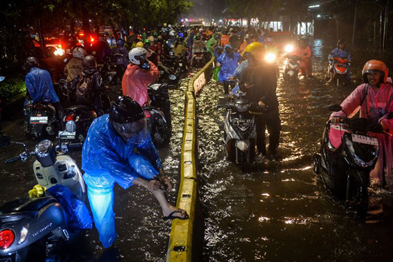 54 RT dan 23 ruas jalan di Jakarta terendam banjir