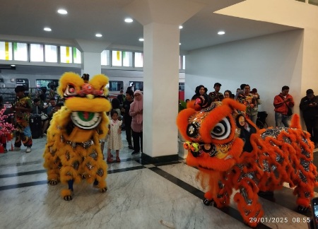 Meriahkan Imlek, Barongsai hibur penumpang KA di Stasiun Yogyakarta Meriahkan Imlek, Barongsai hibur penumpang KA di Stasiun Yogyakarta