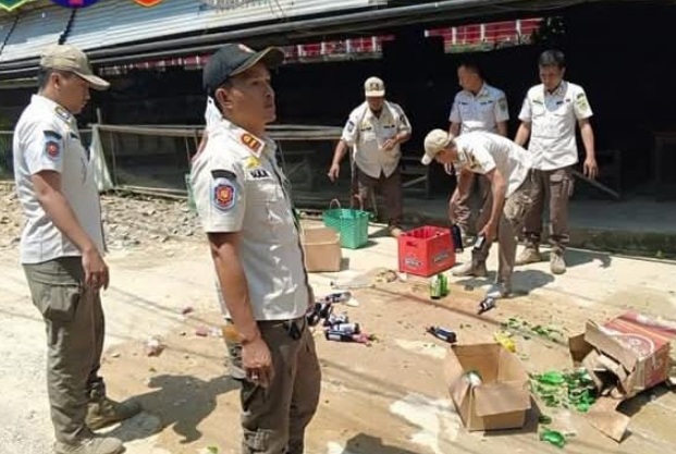 Terkena razia, penjual miras di Jati Wetan Kudus mengamuk Terkena razia, penjual miras di Jati Wetan Kudus mengamuk