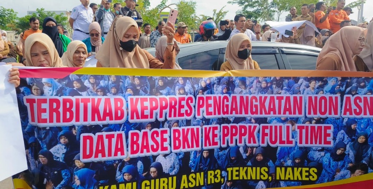 Ribuan tenaga honorer gelar aksi tuntut kepastian pengangkatan