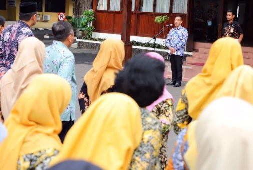 Pj Bupati ingatkan Pemkab Kudus tingkatkan pelayanan kepada masyarakat Pj Bupati ingatkan Pemkab Kudus tingkatkan pelayanan kepada masyarakat