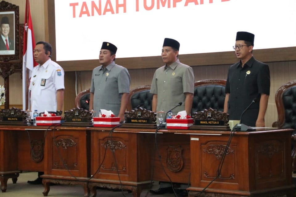 Enam fraksi sampaikan PU terhadap penjelasan Wali Kota atas dua Raperda Kota Tegal Enam fraksi sampaikan PU terhadap penjelasan Wali Kota atas dua Raperda Kota Tegal