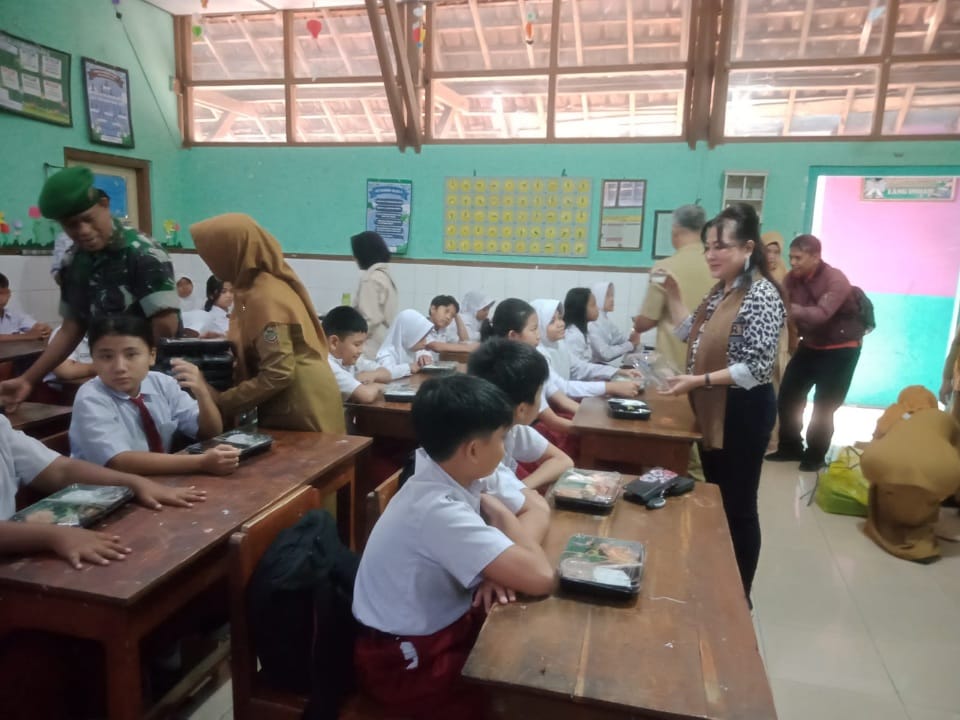 Dukung program Prabowo-Gibran, dua ribu pelajar di Boyolali dapat paket MBG Dukung program Prabowo-Gibran, dua ribu pelajar di Boyolali dapat paket MBG