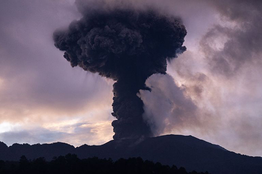 PVMBG: Erupsi Gunung Marapi lontarkan abu vulkanik setinggi 1 km PVMBG: Erupsi Gunung Marapi lontarkan abu vulkanik setinggi 1 km