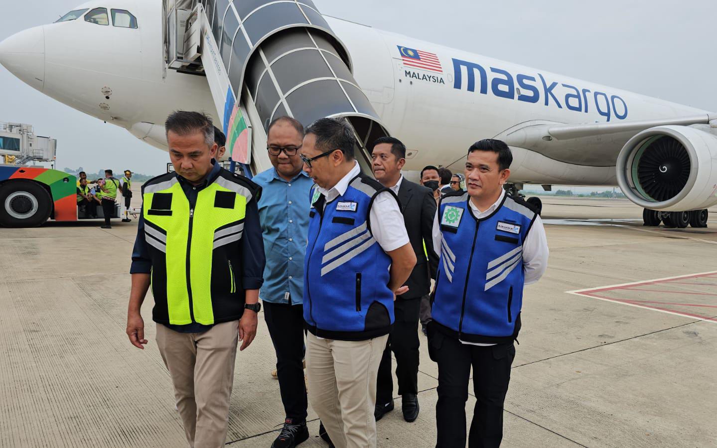 Kargo pertama di Bandara Kertajati, bawa 900 ekor domba dari Australia Kargo pertama di Bandara Kertajati, bawa 900 ekor domba dari Australia