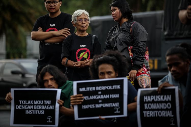18 Januari 2007: Payung hitam di Kamis kelam, simbol perjuangan keadilan