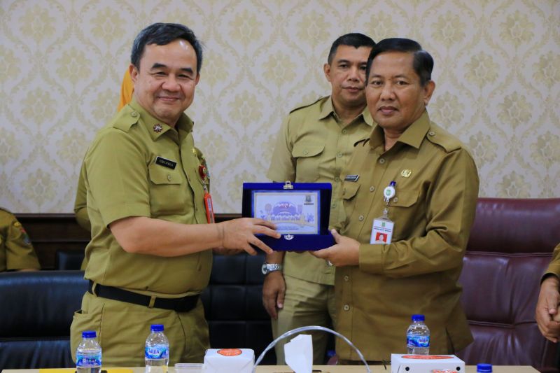 Pemkab Tangerang tertarik adopsi pelayanan kependudukan Kota Tangerang Pemkab Tangerang tertarik adopsi pelayanan kependudukan Kota Tangerang