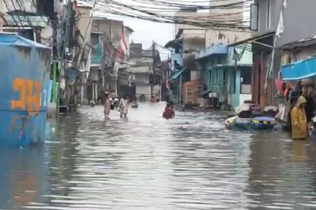 Tiga RT di Pluit terendam banjir rob hingga 50 cm Tiga RT di Pluit terendam banjir rob hingga 50 cm