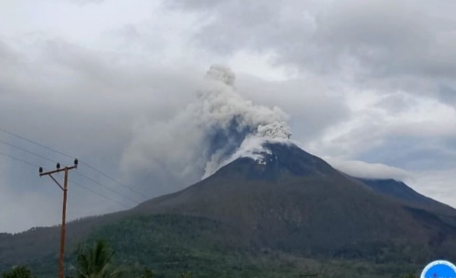 Gunung Lewotobi Laki-laki erupsi empat kali pada Kamis Gunung Lewotobi Laki-laki erupsi empat kali pada Kamis