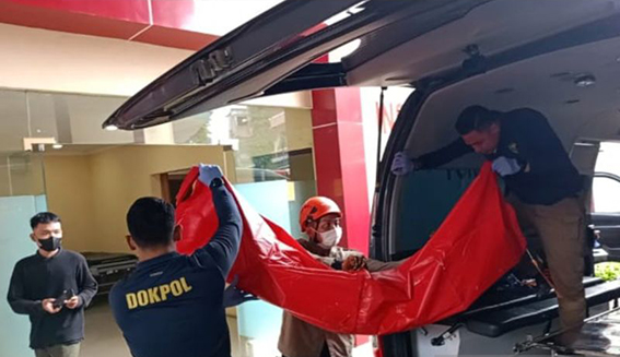 Dua kantong jenazah korban kebakaran Glodok Plaza tiba di RS Polri Dua kantong jenazah korban kebakaran Glodok Plaza tiba di RS Polri