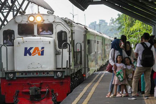 Kereta api solusi aman dan terjangkau untuk mobilitas