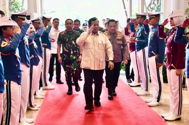 Panglima TNI dan Kapolri dampingi Presiden RI hadiri Rapim TNI-Polri 2025 Panglima TNI dan Kapolri dampingi Presiden RI hadiri Rapim TNI-Polri 2025