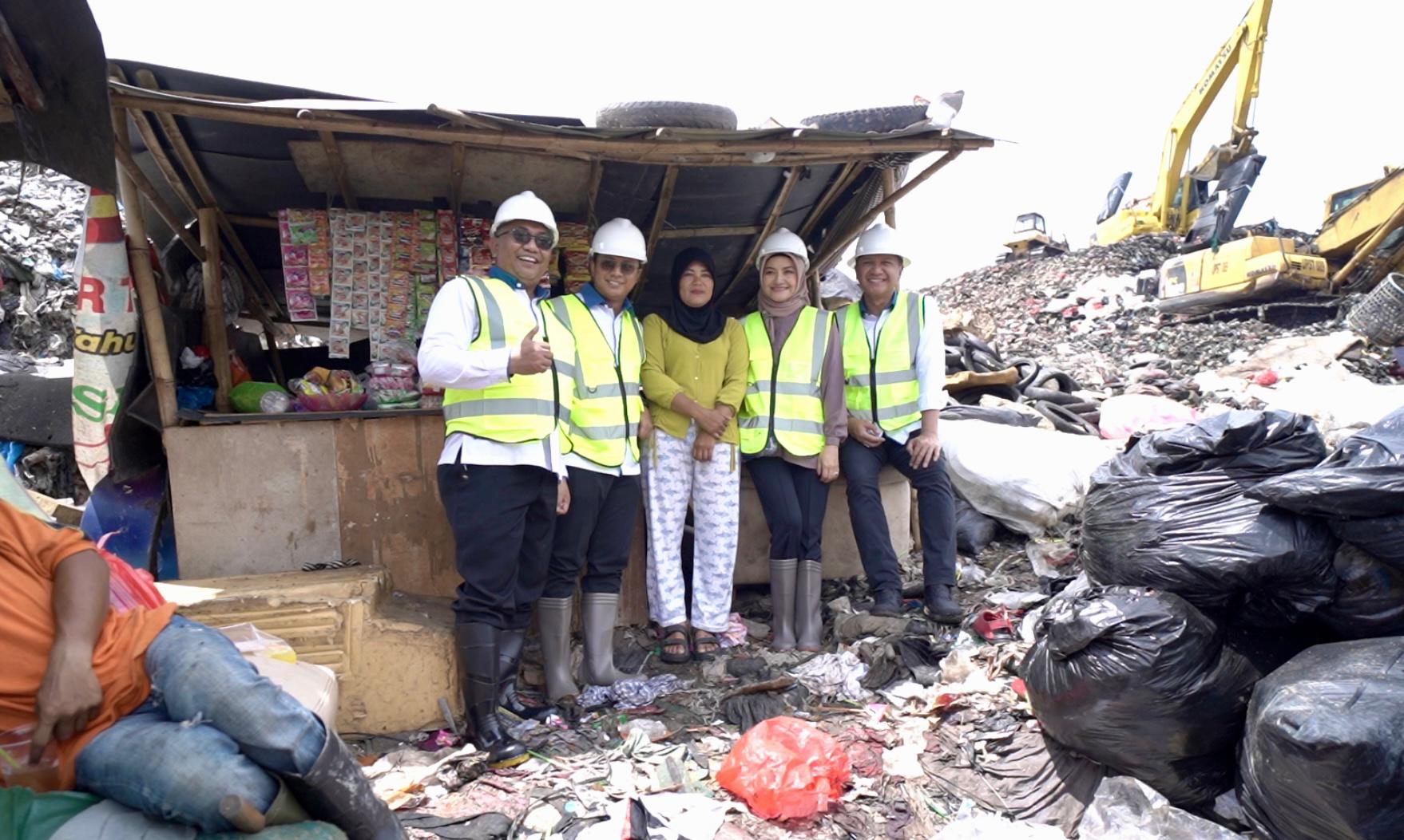 Stafsus Wapres Gibran tinjau program pemberdayaan PNM di TPST Bantar Gebang