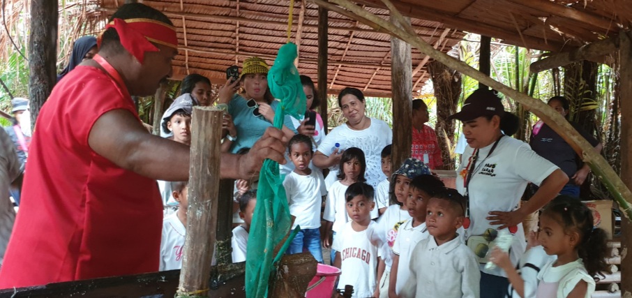 Pertamina Patra Niaga gelar sekolah lapangan kenalkan sagu pada murid PAUD Darling Pertamina Patra Niaga gelar sekolah lapangan kenalkan sagu pada murid PAUD Darling