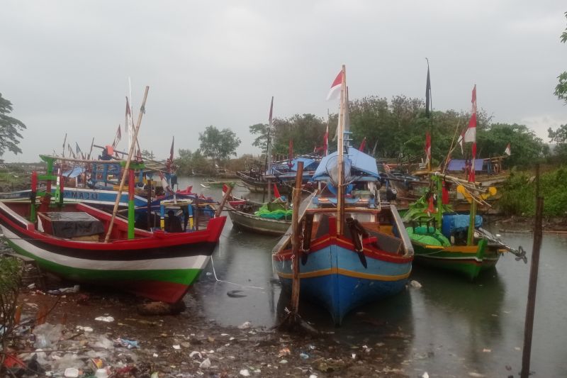 BMKG sebut tinggi gelombang laut Banten capai empat meter BMKG sebut tinggi gelombang laut Banten capai empat meter