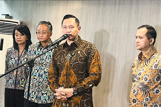 AHY sebut teliti lebih lanjut pembangunan tanggul laut raksasa AHY sebut teliti lebih lanjut pembangunan tanggul laut raksasa