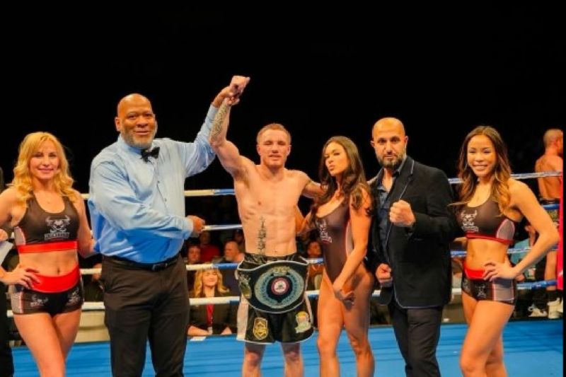 Menang TKO atas Rosalindo, Austin rebut sabuk WBA Kontinental AS Menang TKO atas Rosalindo, Austin rebut sabuk WBA Kontinental AS