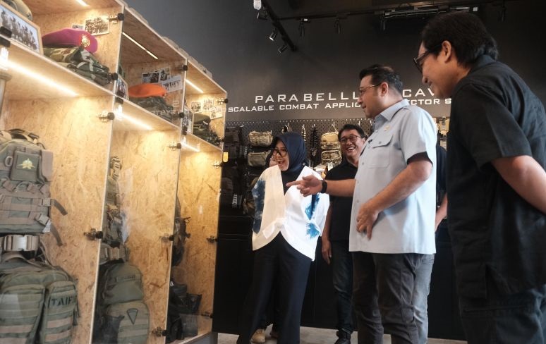 Menteri Ekonomi Kreatif dukung pengembangan merek fesyen lokal Menteri Ekonomi Kreatif dukung pengembangan merek fesyen lokal
