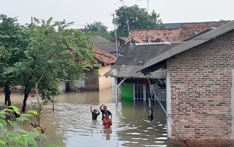 23 desa di Kabupaten Bekasi terdampak banjir hingga satu meter 23 desa di Kabupaten Bekasi terdampak banjir hingga satu meter