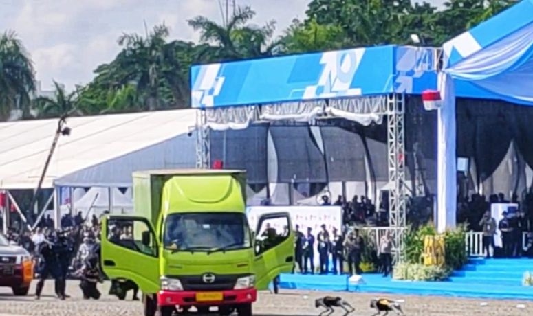 Polri tunjukkan kemampuan robot K9 deteksi bahan peledak Polri tunjukkan kemampuan robot K9 deteksi bahan peledak