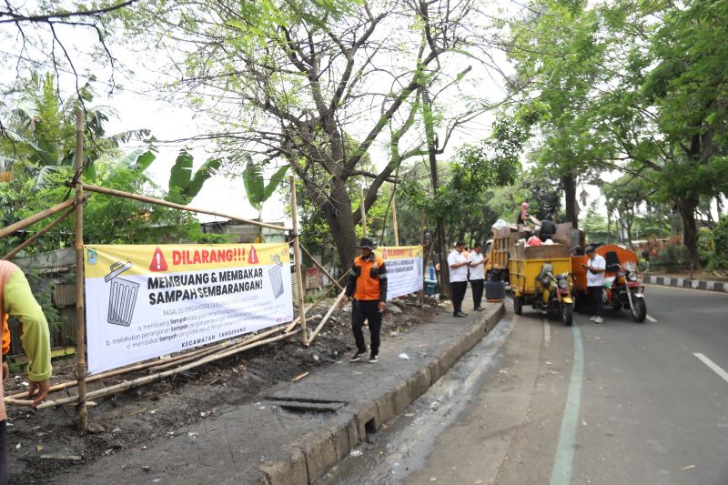 DLH: Pembongkaran TPS liar untuk mengatasi pembuangan sampah ilegal DLH: Pembongkaran TPS liar untuk mengatasi pembuangan sampah ilegal
